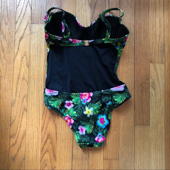 Gorgeous Floral Topshop Swimsuit - Picture 2 of 4